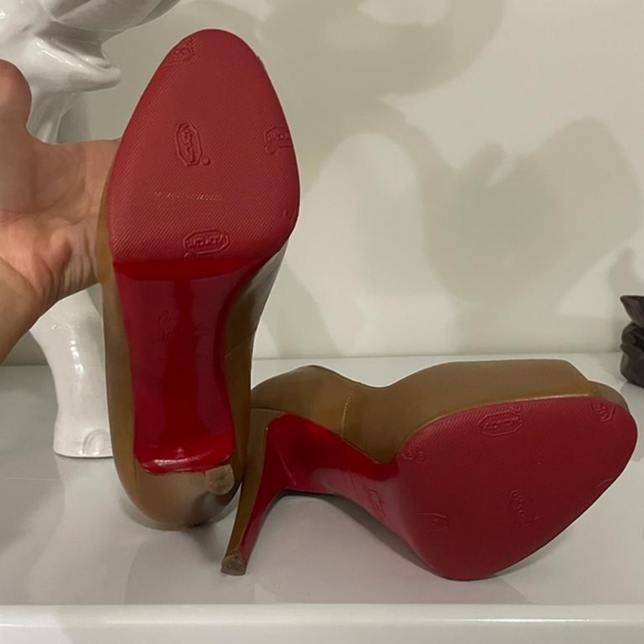 Christian Louboutin - Picture 3 of 6